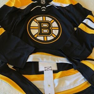 NWOT Fanatics Premium NHL Boston Bruins Hockey Jersey